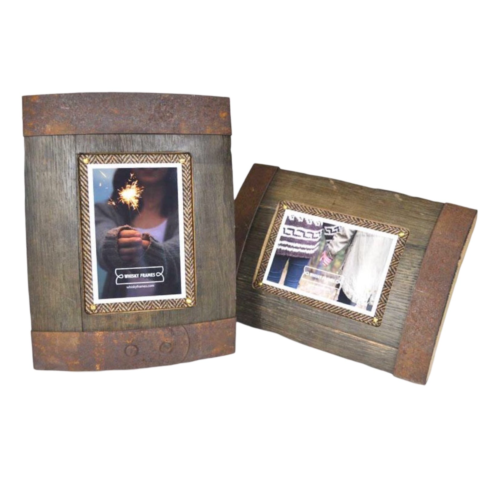 The bilge whisky frame is handmade from the ends of the whisky barrel staves and can be used as a freestanding frame or wall-mounted.