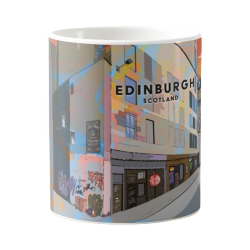 This mug features a striking panoramic artwork of the famous Cowgate area of Edinburgh