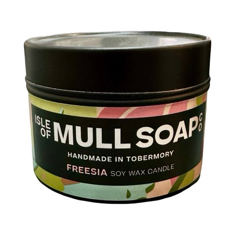 This freesia soy wax candle has a fresh, sweet and slightly peppery scent.