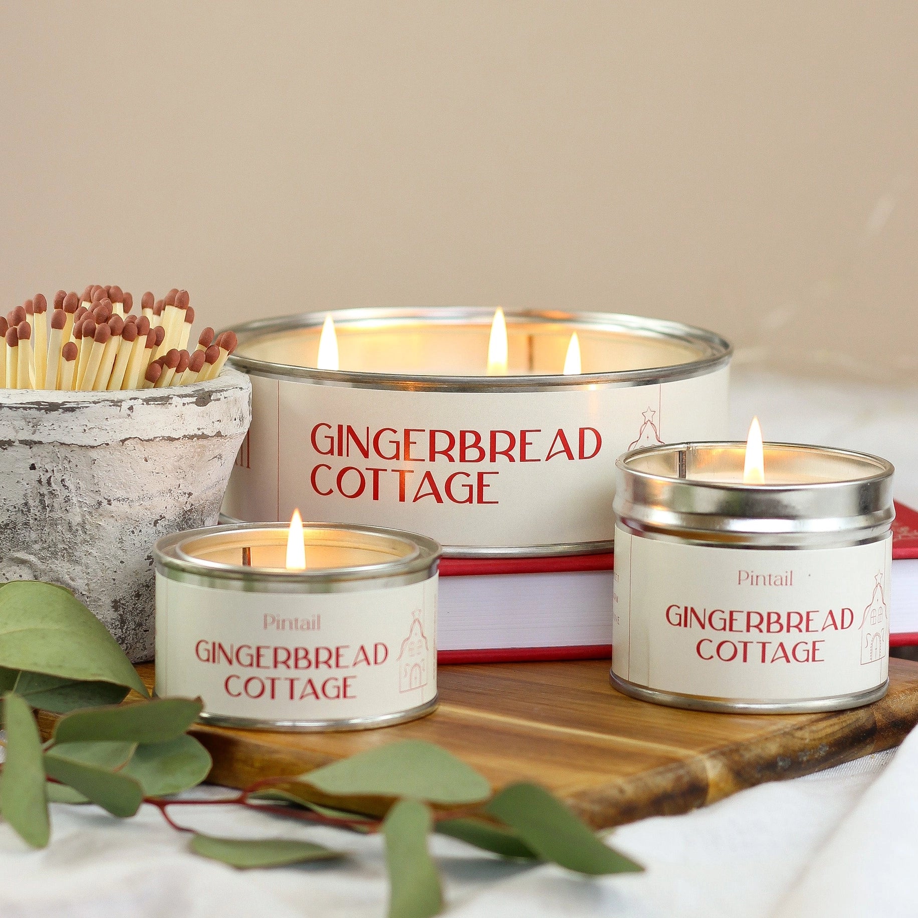 This gingerbread scented candle has notes of cinnamon and nutmeg mixed with rich, sweet ginger.