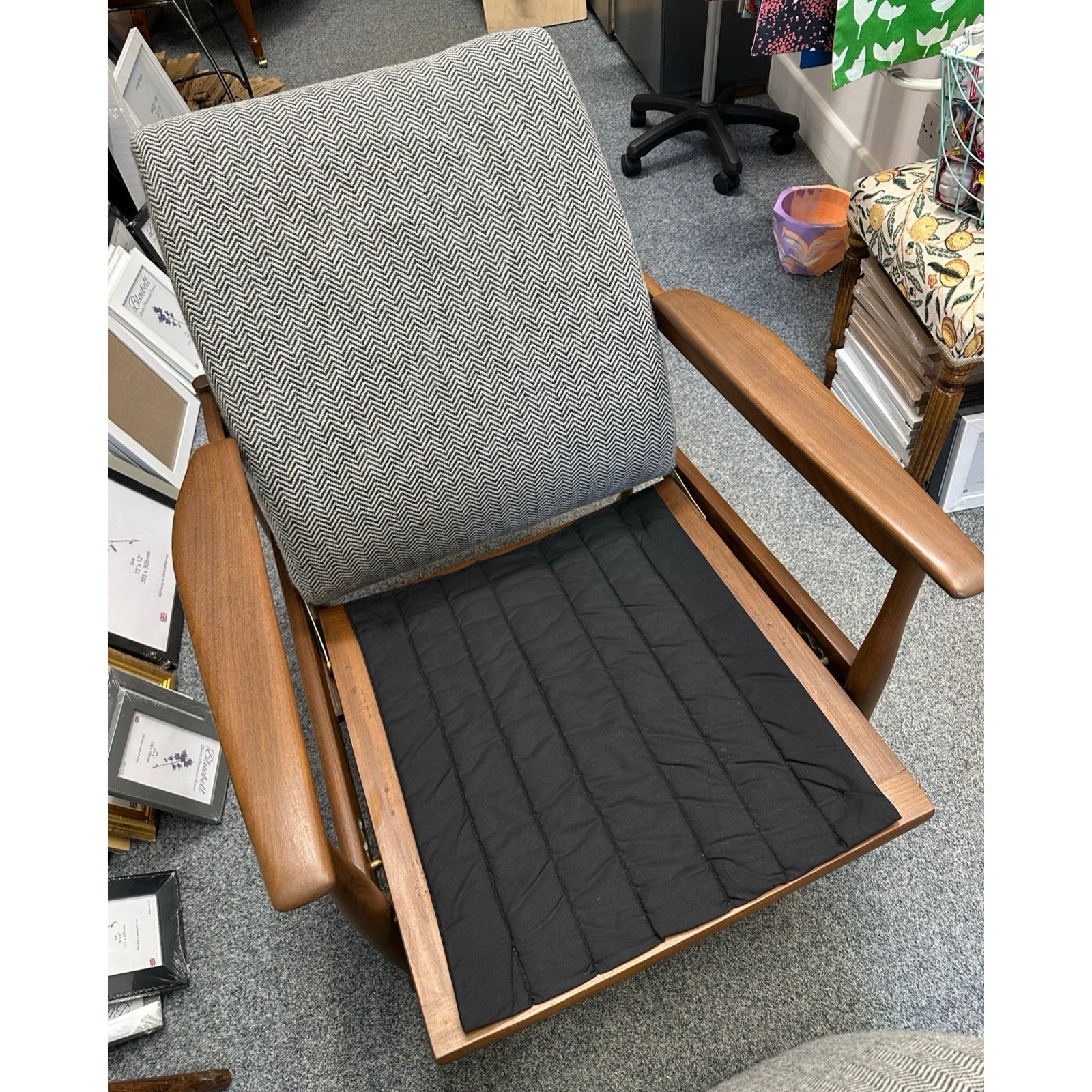 Photo of the base of the chair, where the reclining mechanism is located