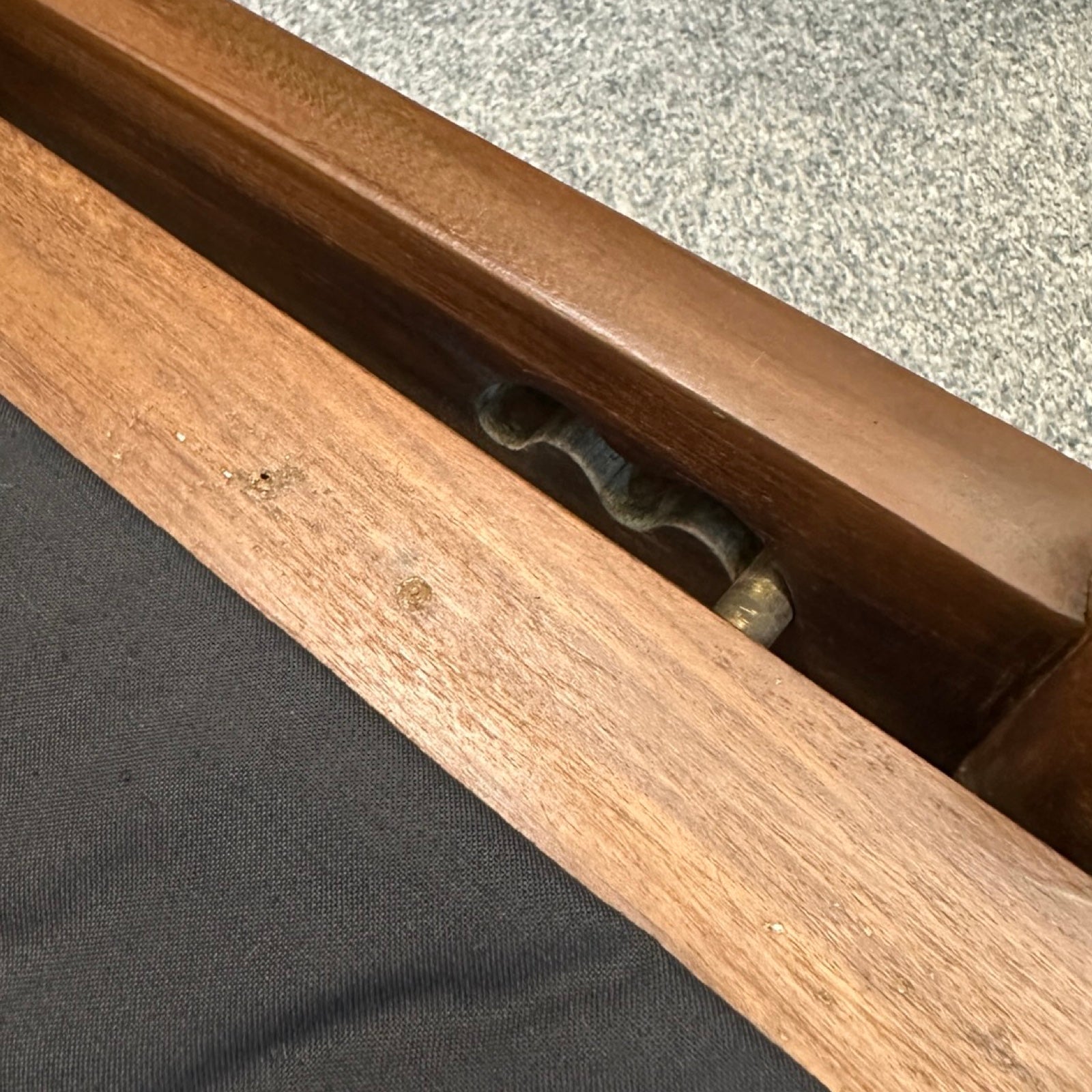 Photo of the reclining mechanism in the chair