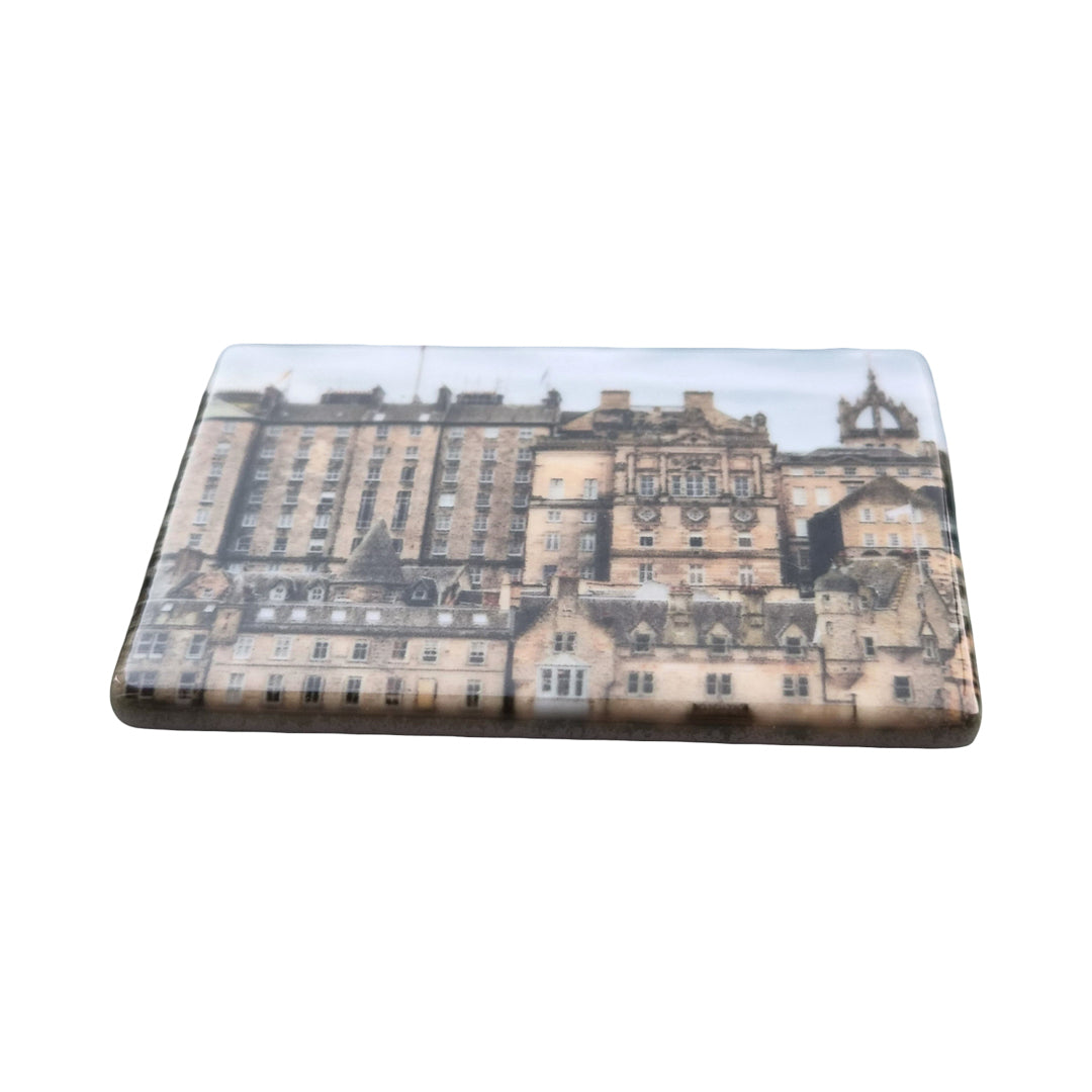 An imager of a ceramic magnet with a picture of Edinburgh's Old Town on it.