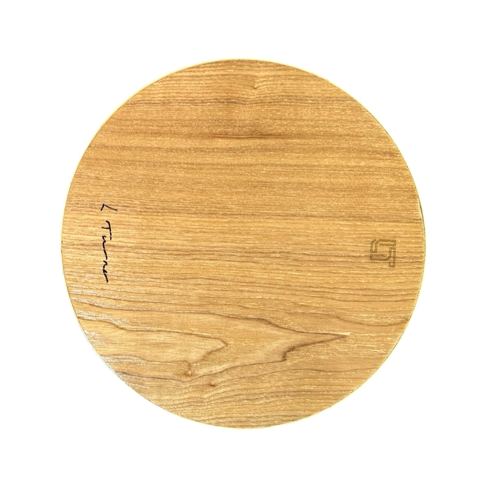 Back of serving tray.