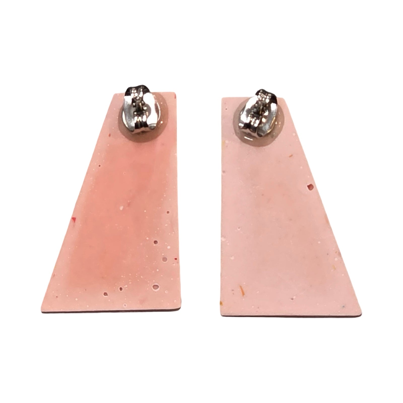 Pink trapezoid-shaped stud earrings with a red grid pattern.