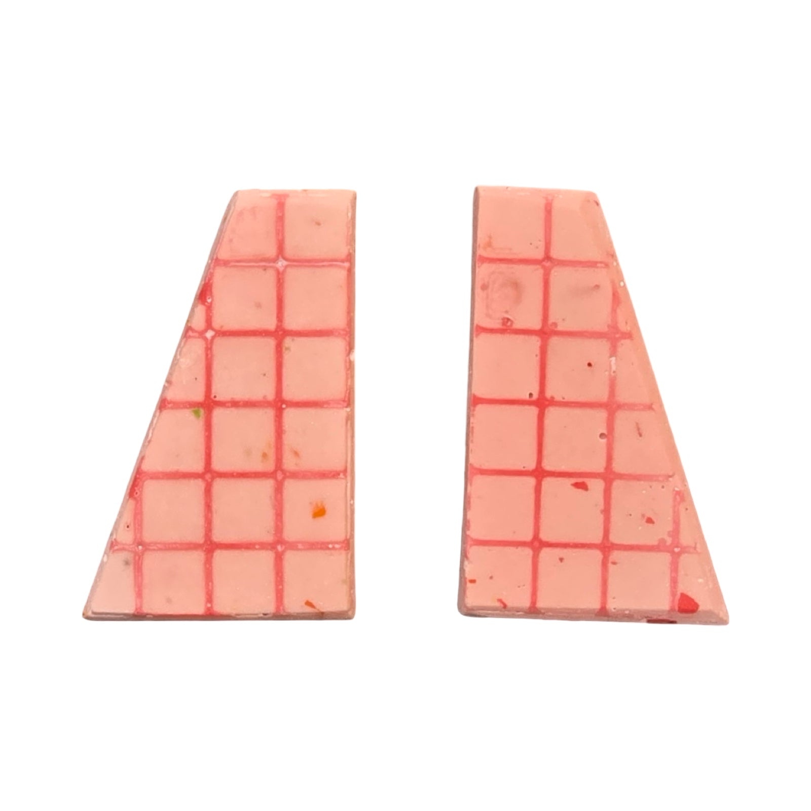 Pink trapezoid-shaped stud earrings with a red grid pattern.