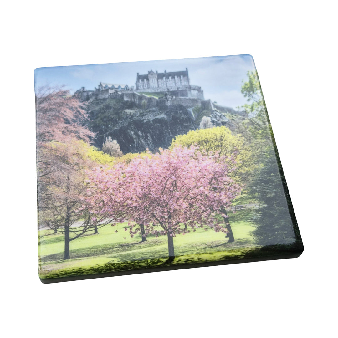A ceramic coaster on a white background featuring a picture of Edinburgh Castle.