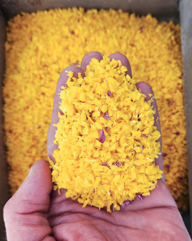 Hand holding a yellow plastic.