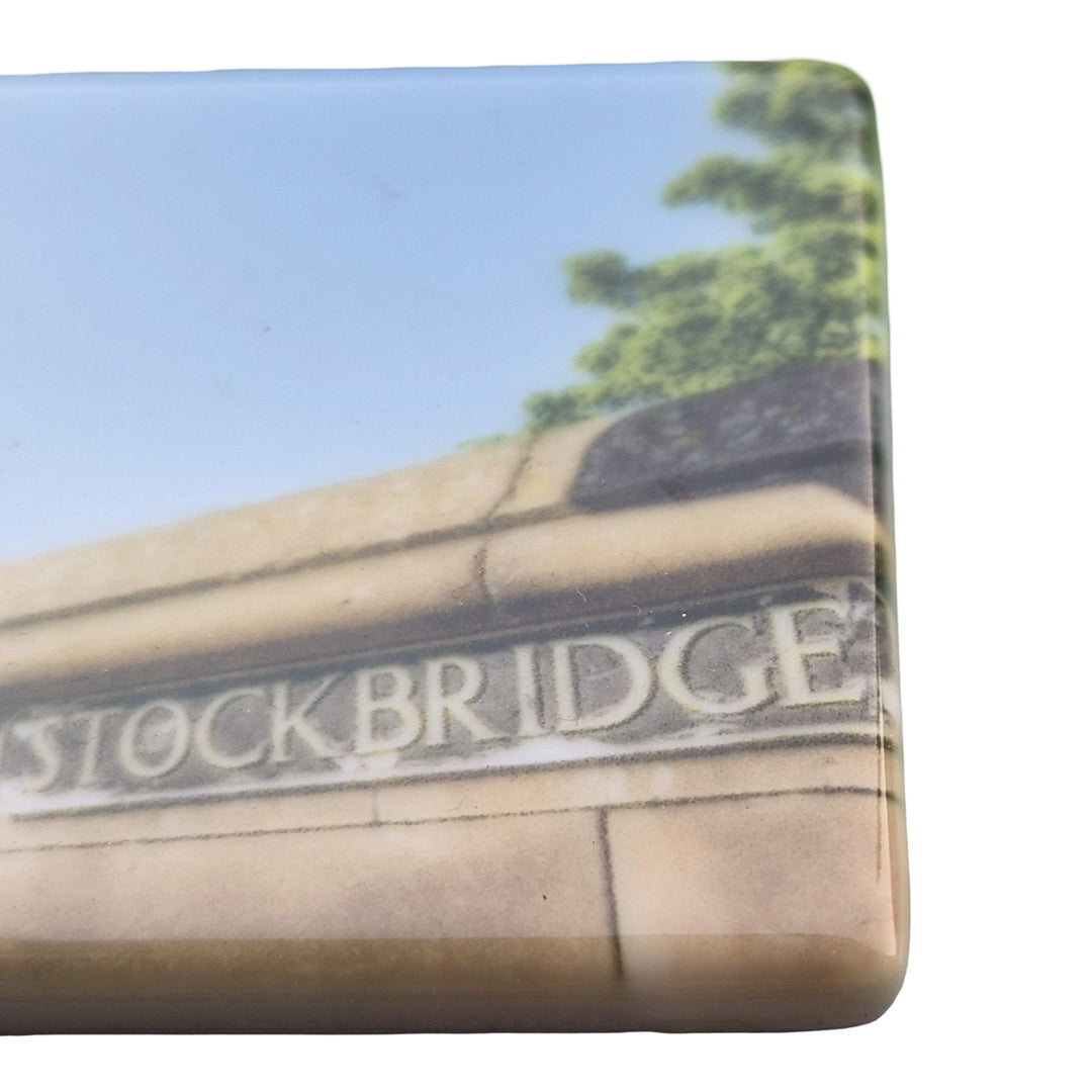A close up of a magnet showing the Stockbridge Edinburgh street sign.