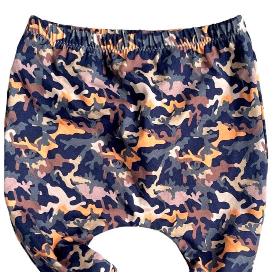 Camo harem leggings for babies, with a pattern of camouflage in various shades of blue and orange, featuring a stiff waist elastic and small cuffs.