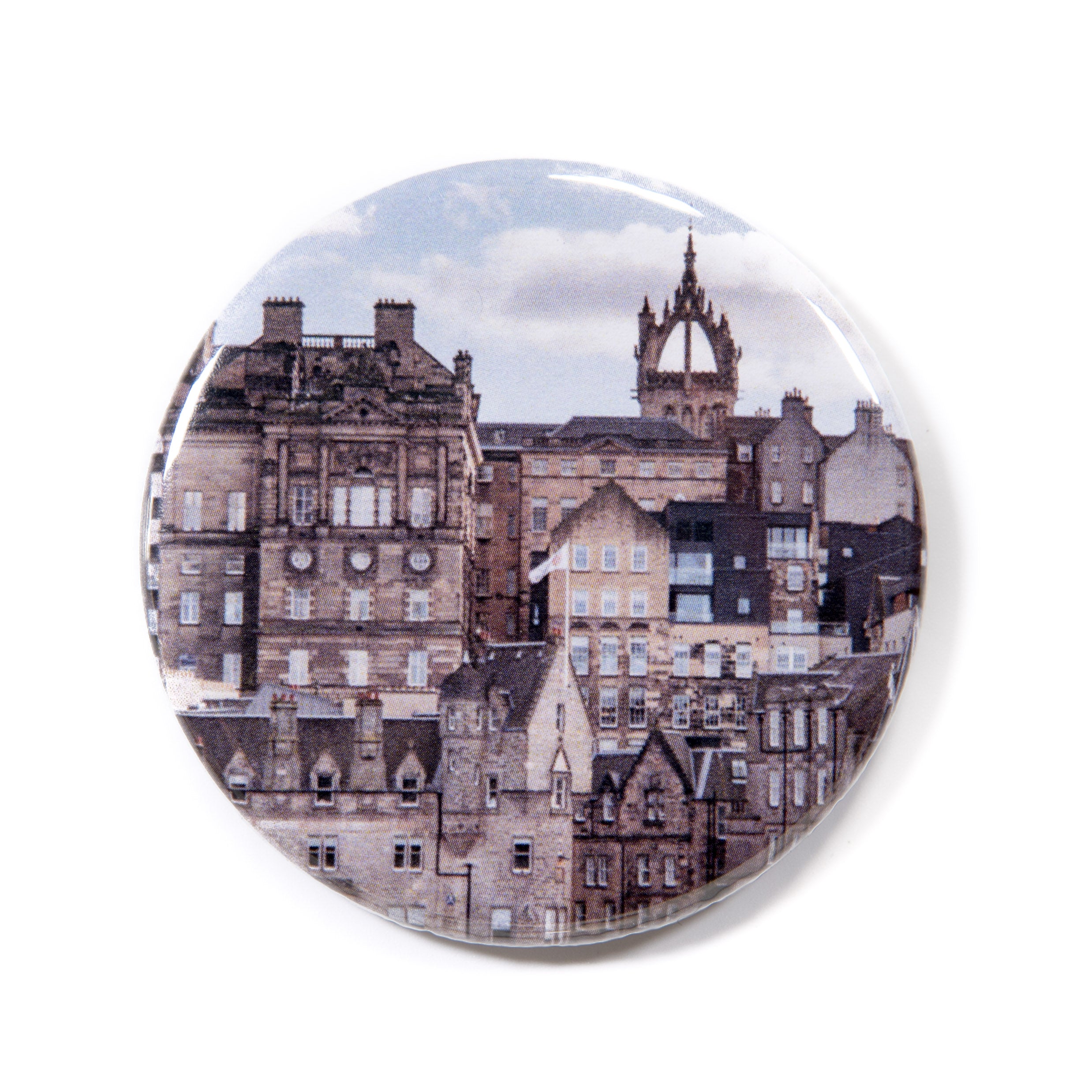Round magnet featuring Edinburgh's Old Town. 