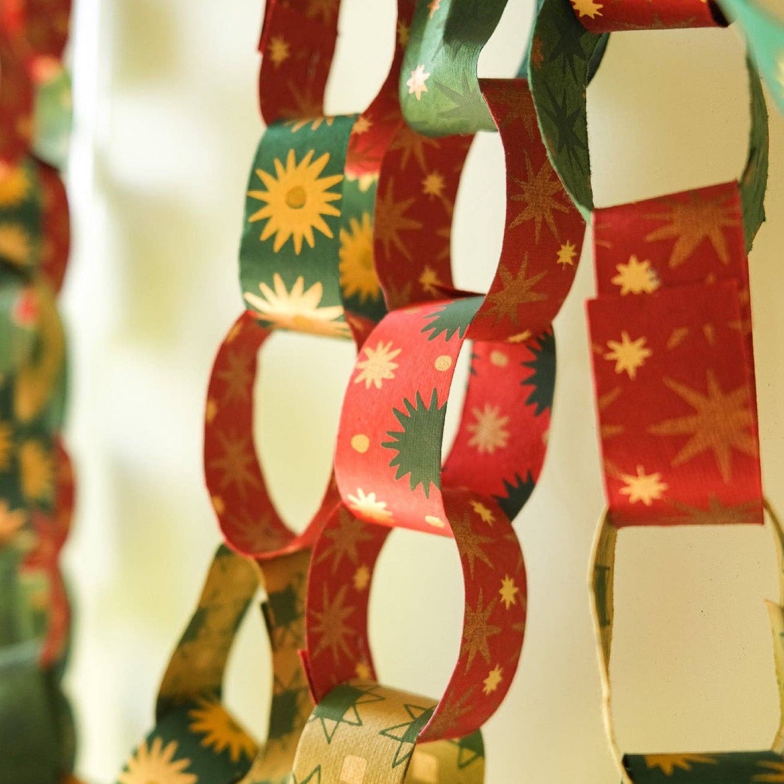 This paper chain-making kit contains 160 red, green and gold patterned gummed paper strips that can be used to create a beautiful 10m paper chain. 