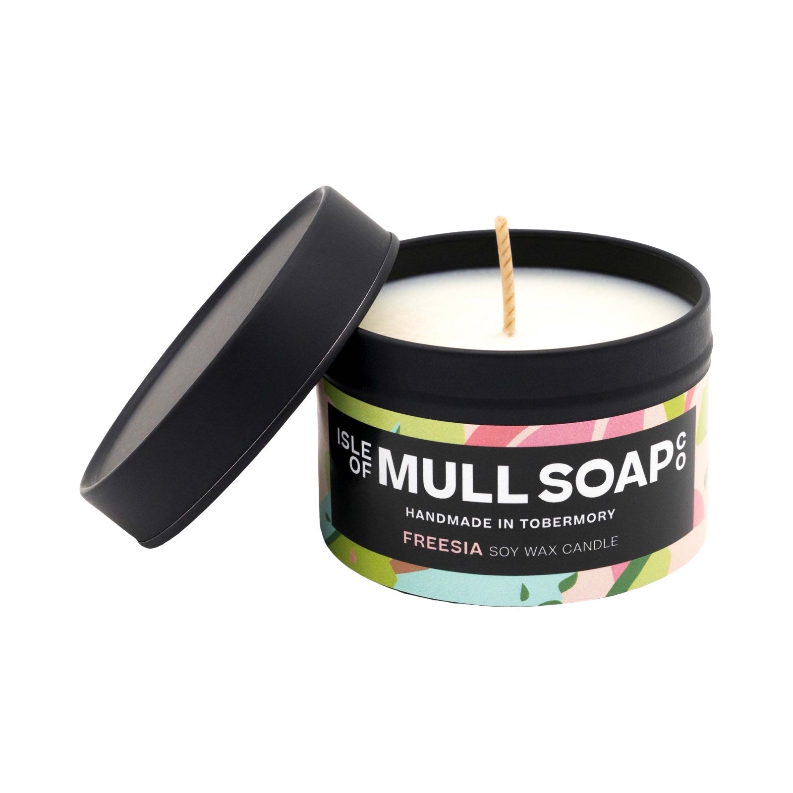 This freesia soy wax candle has a fresh, sweet and slightly peppery scent. 