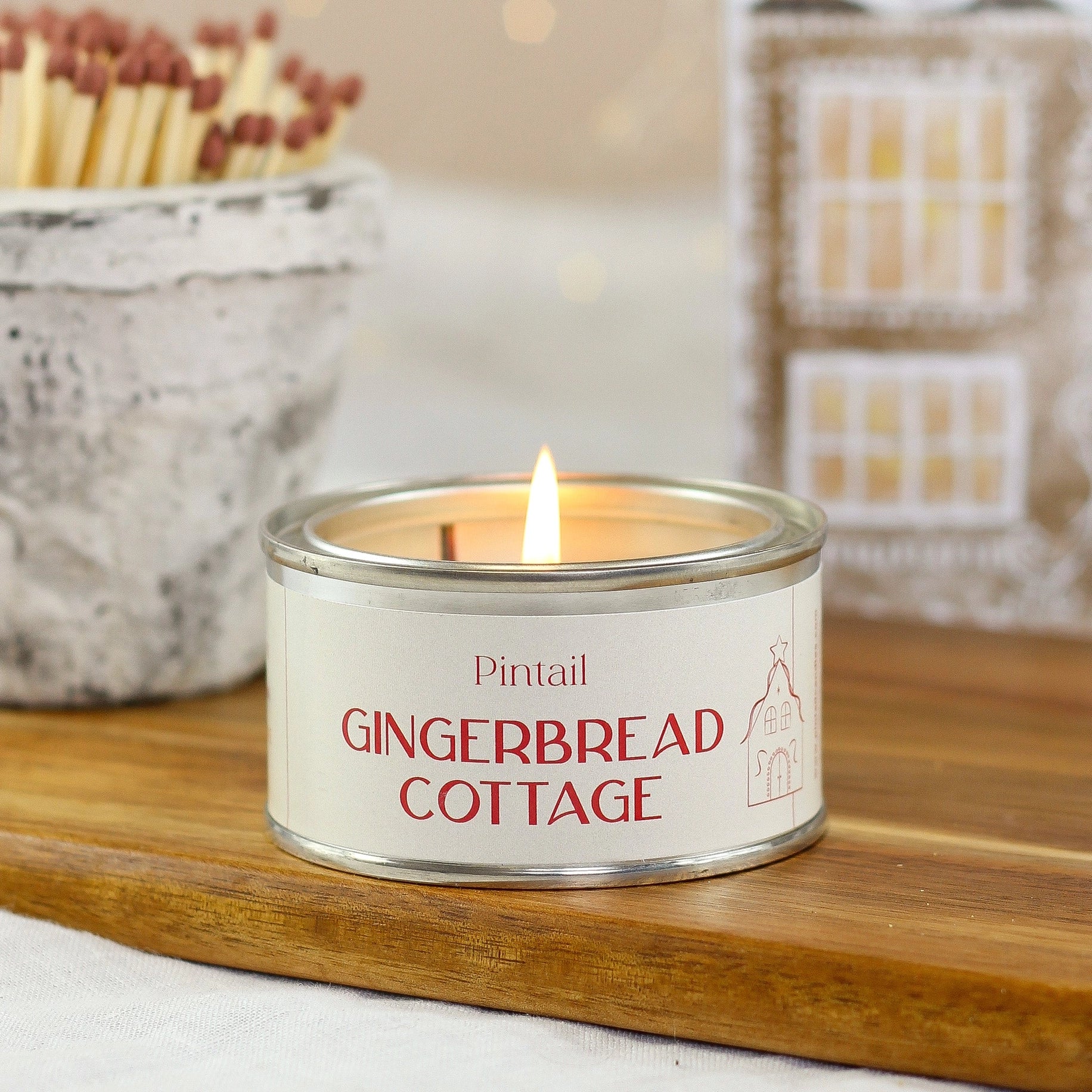 This gingerbread scented candle has notes of cinnamon and nutmeg mixed with rich, sweet ginger.