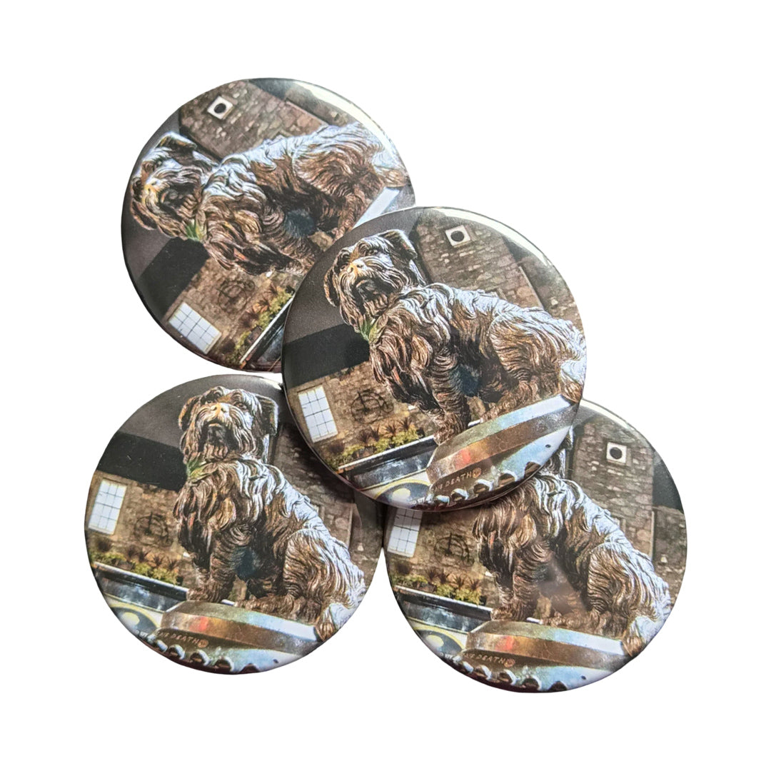A group of round magnets with a picture of the statue of Greyfriars Bobby. 
