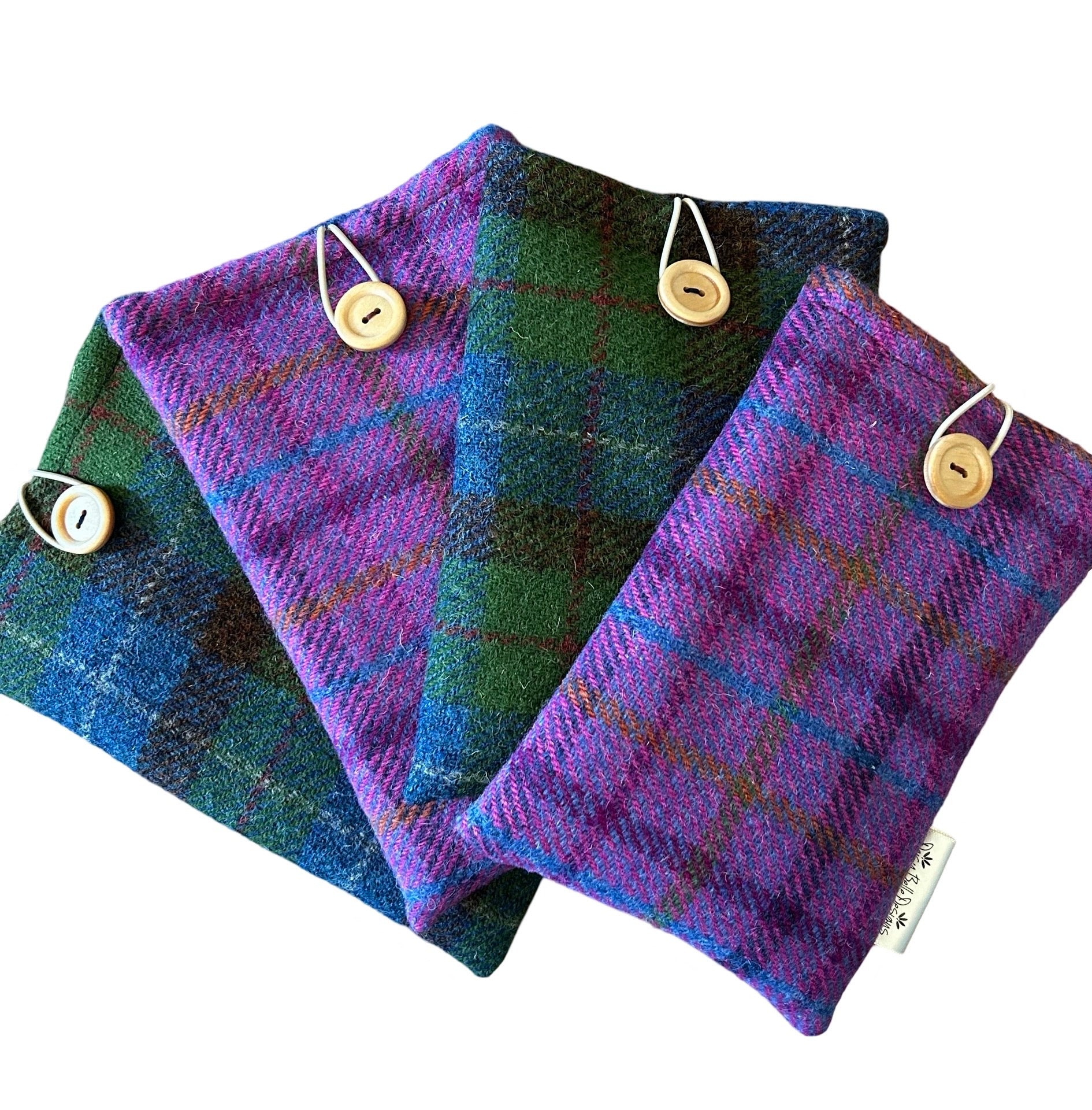 Showing two colours and 2 sizes of Harris tweed Kindle or  E Reader covers.