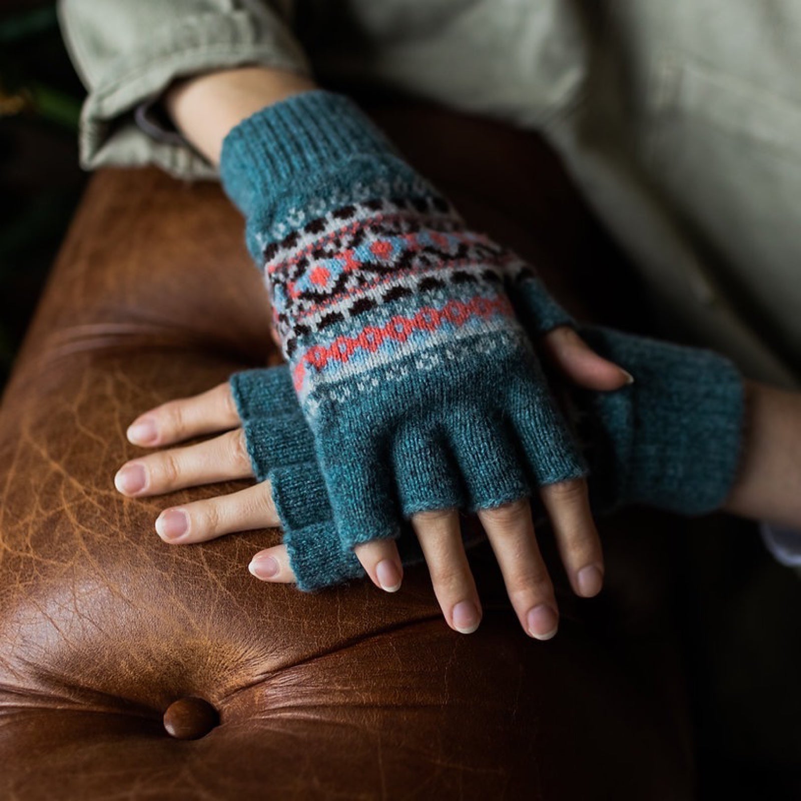 Ladies' denim coloured fingerless gloves with a contemporary pattern in pink, navy and white are made from 100% lambswool.
