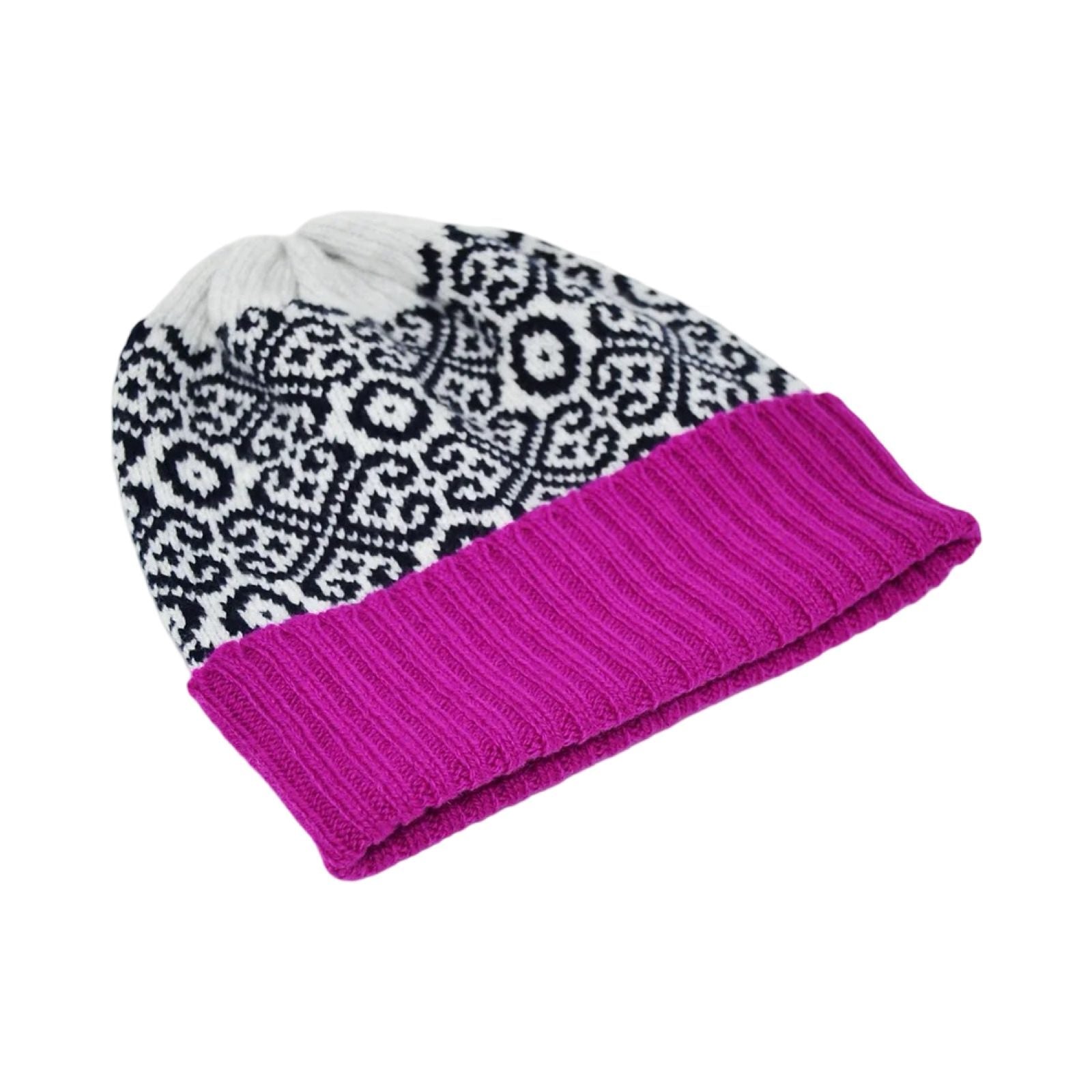 This gorgeous woollen beanie hat is handmade using the softest Scottish spun lambswool. 