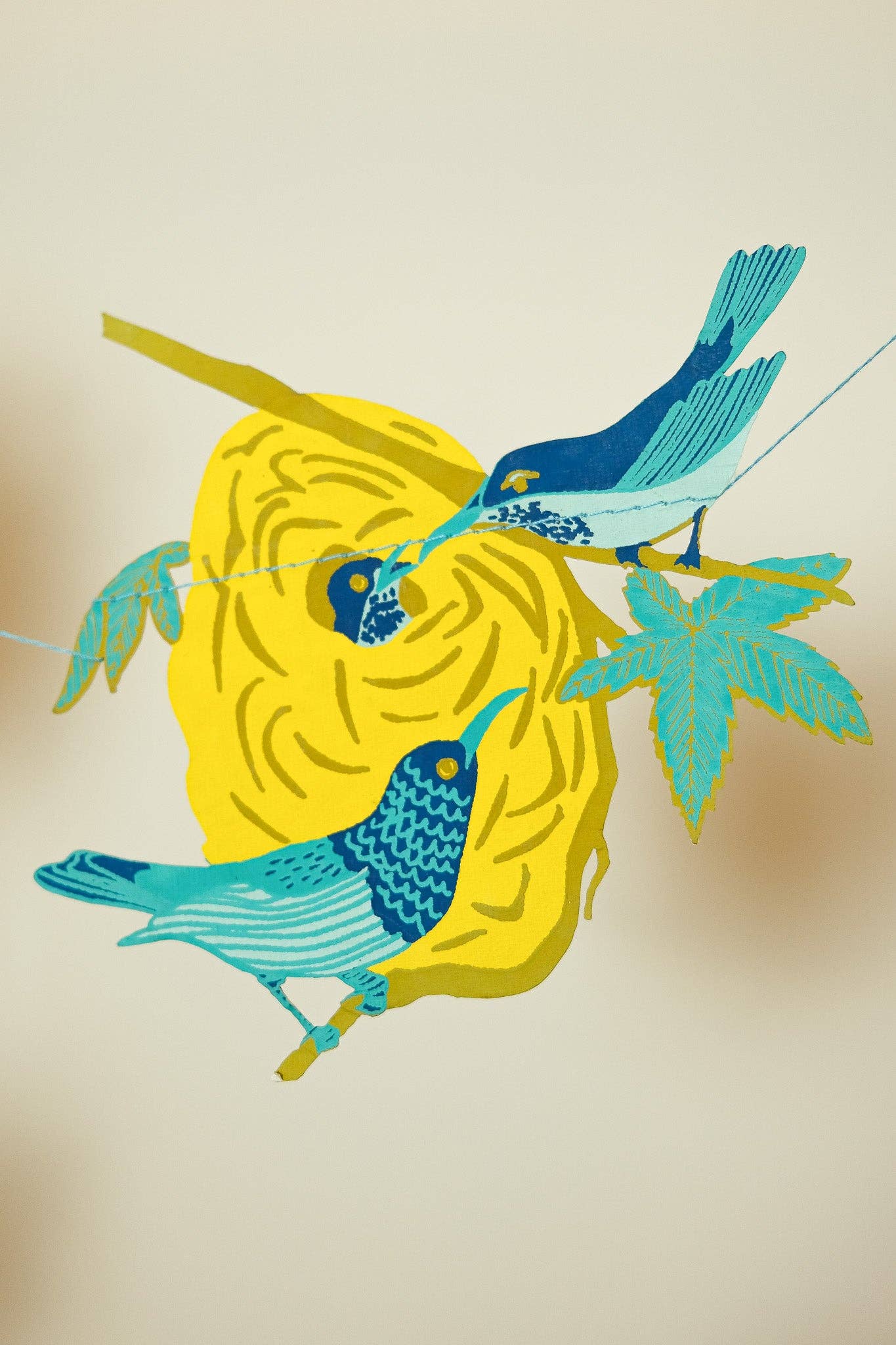 This beautiful nest garland features ten screen-printed bird nests full of speckled eggs, flowers and twigs. 