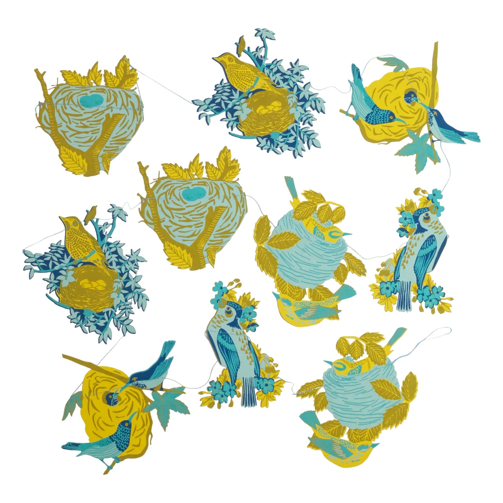 This beautiful nest garland features ten screen-printed bird nests full of speckled eggs, flowers and twigs. 