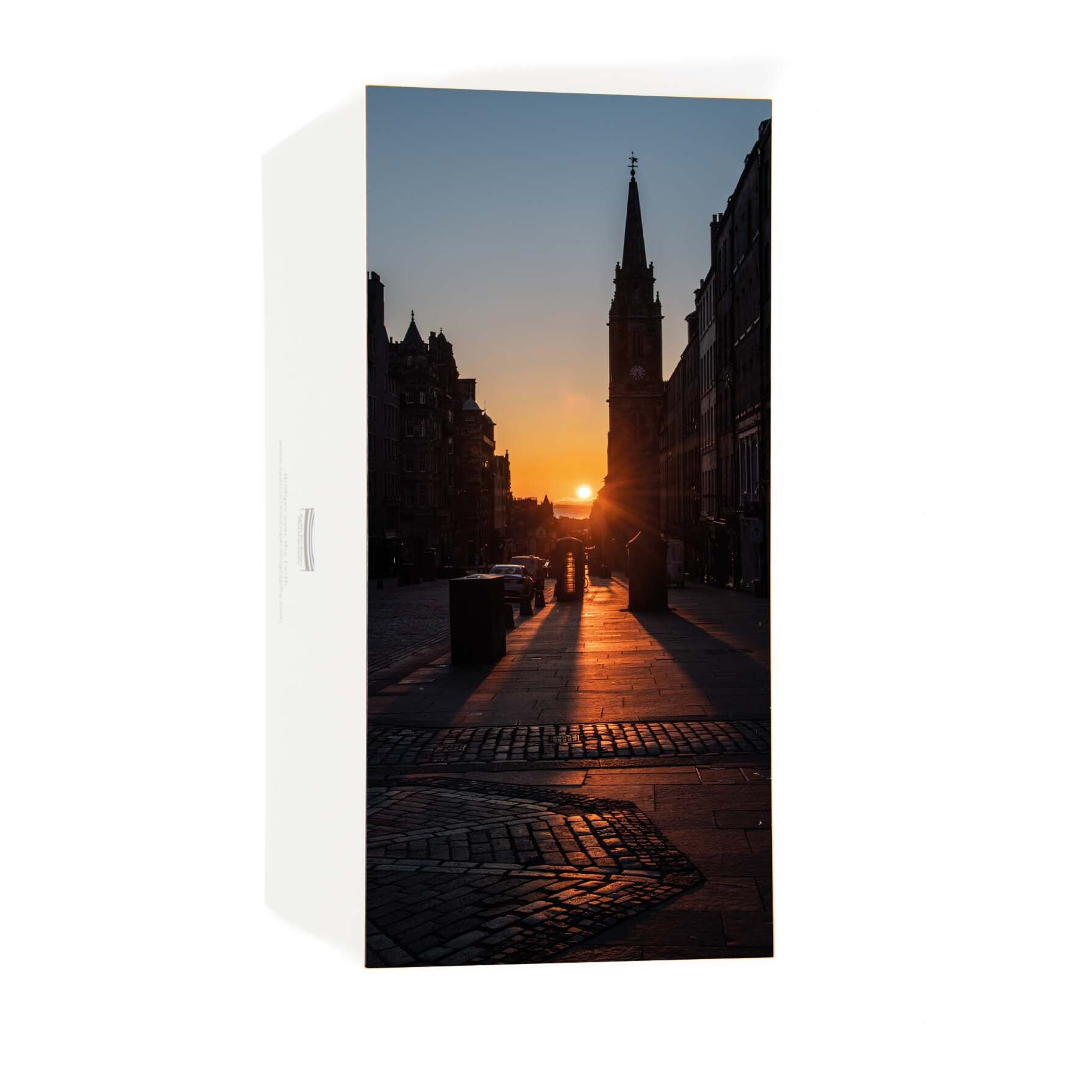 An image of the Royal Mile Edinburgh during sunrise on a card. 