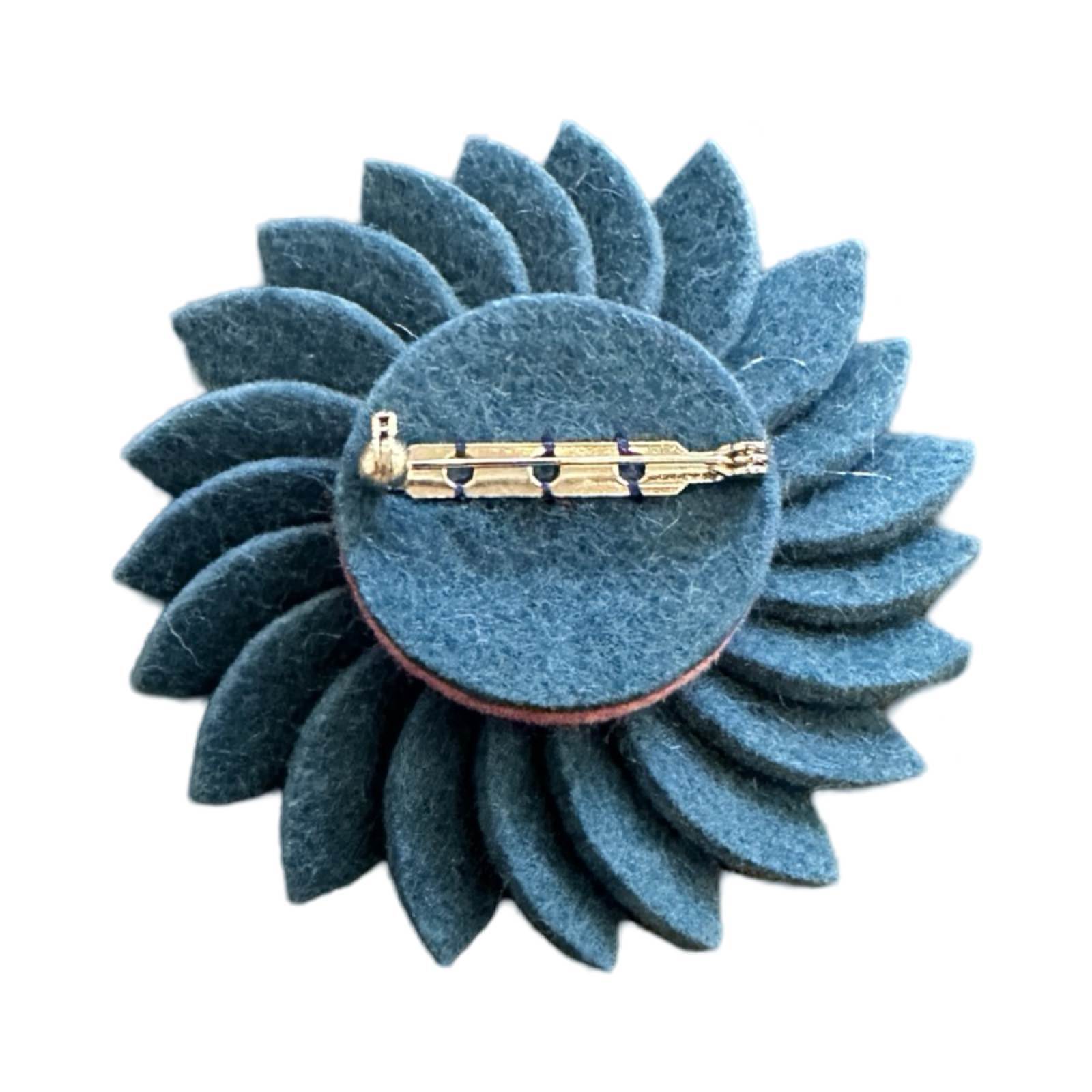 Daisy Felt Brooch