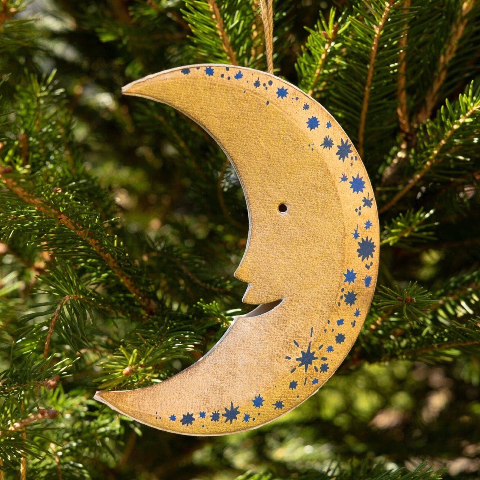 This fabulous gold and blue moon-shaped decoration has a matching 10cm cotton loop for hanging. 
