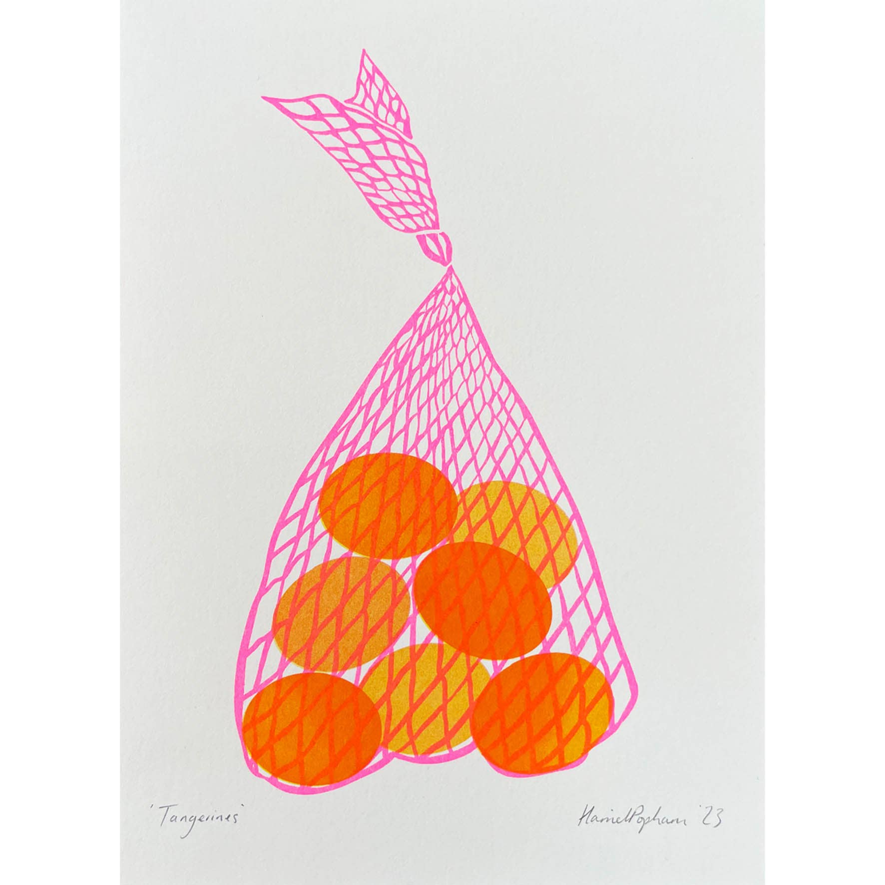 Illustration of tangerines in a pink net bag on a light grey background.